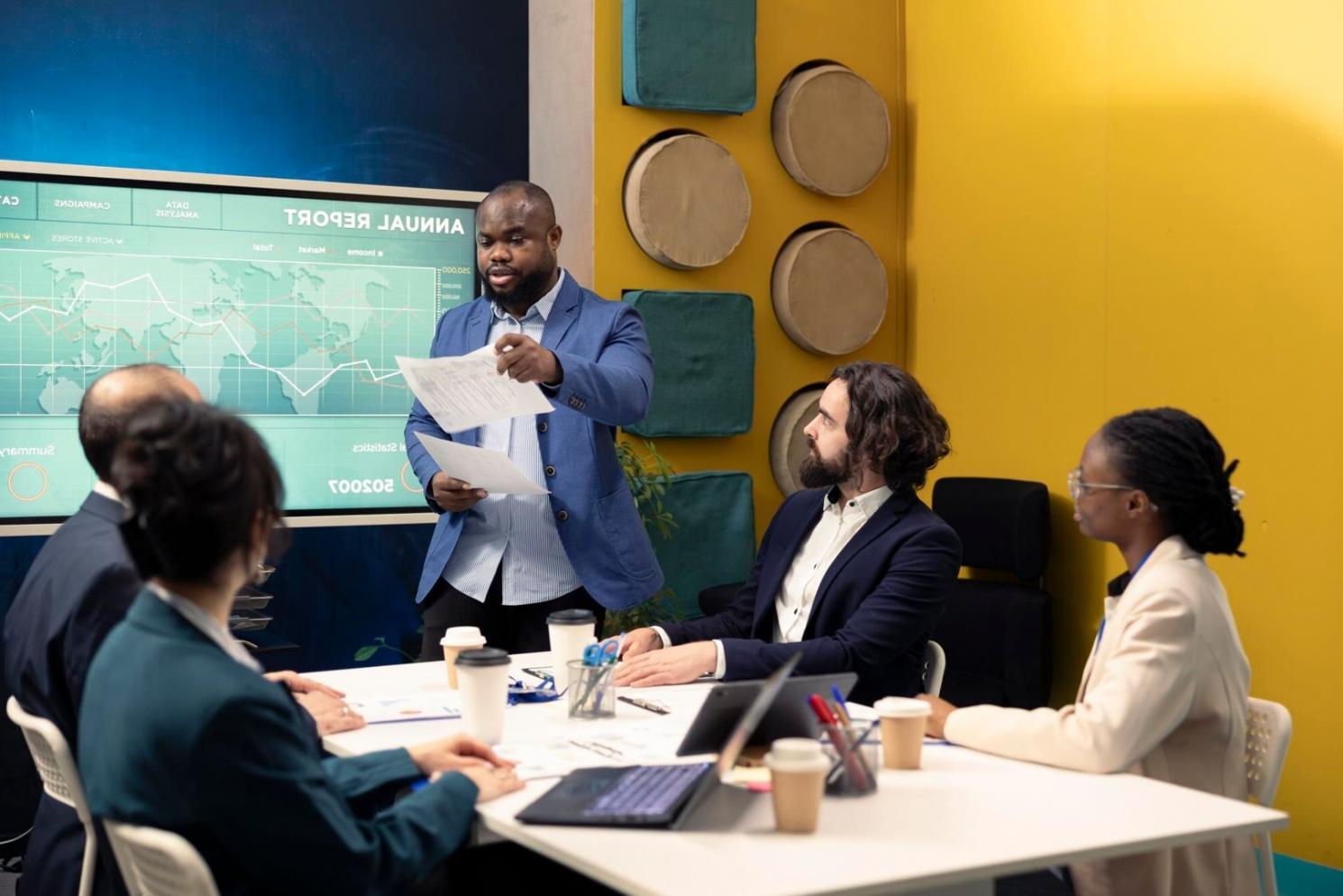 Moderne Seminarausstattung für Finanzbildung mit interaktiven Lernmaterialien